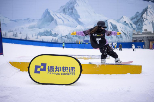 炎炎夏日與“雪友”暢快滑雪，德邦快遞助力淡季滑雪需求